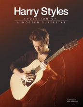 画像をギャラリービューアに読み込む, Harry Styles - Evolution of a Modern Superstar book
